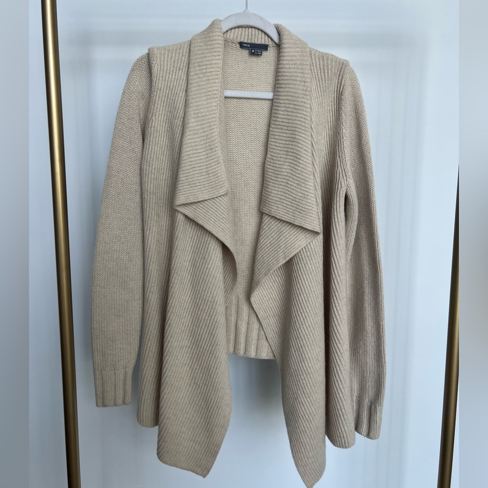 Vince Medium Sweater in beige! Obsessed with all things Vince 🤩